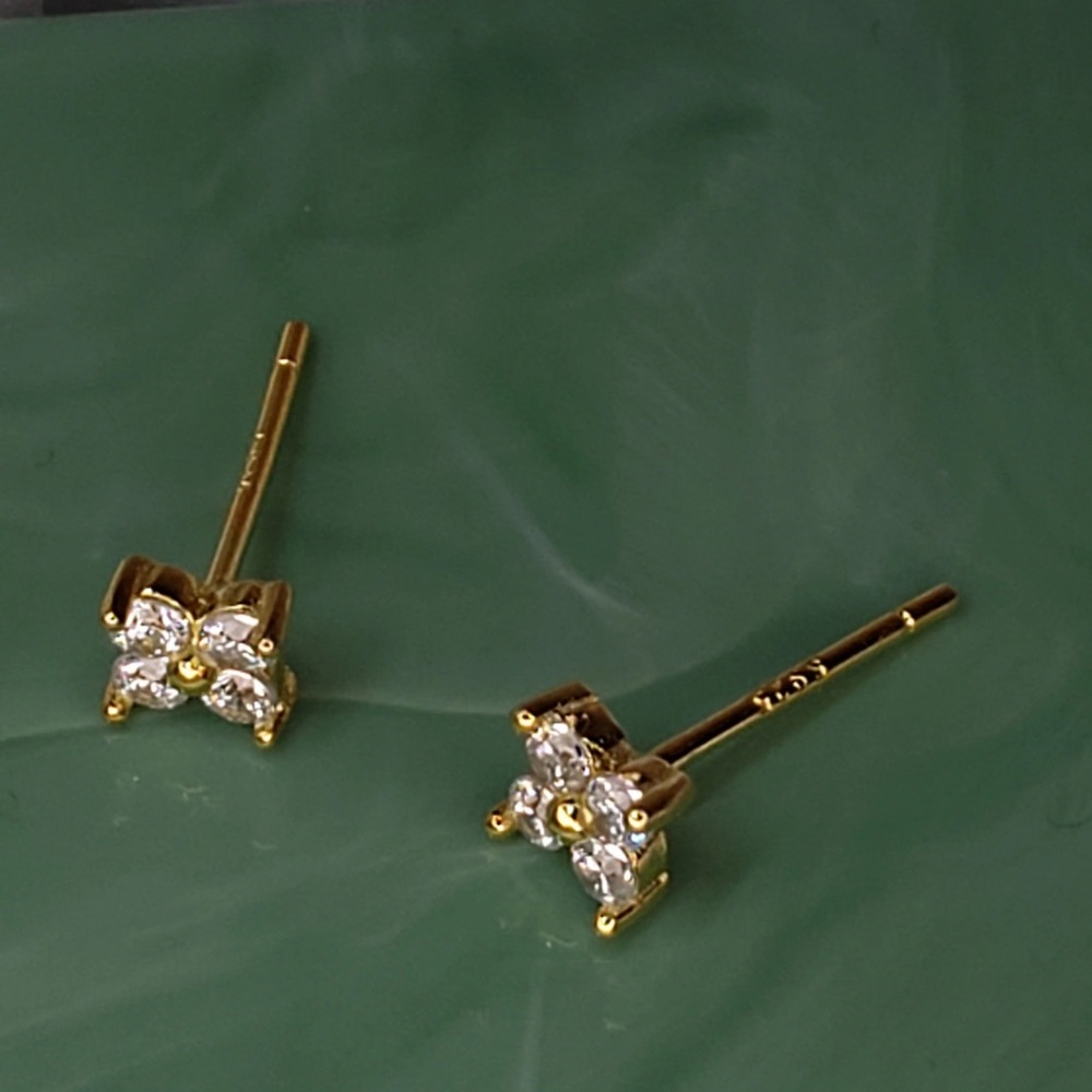 Blooming Spring Flower Mini Stud - Picture 5 of 8